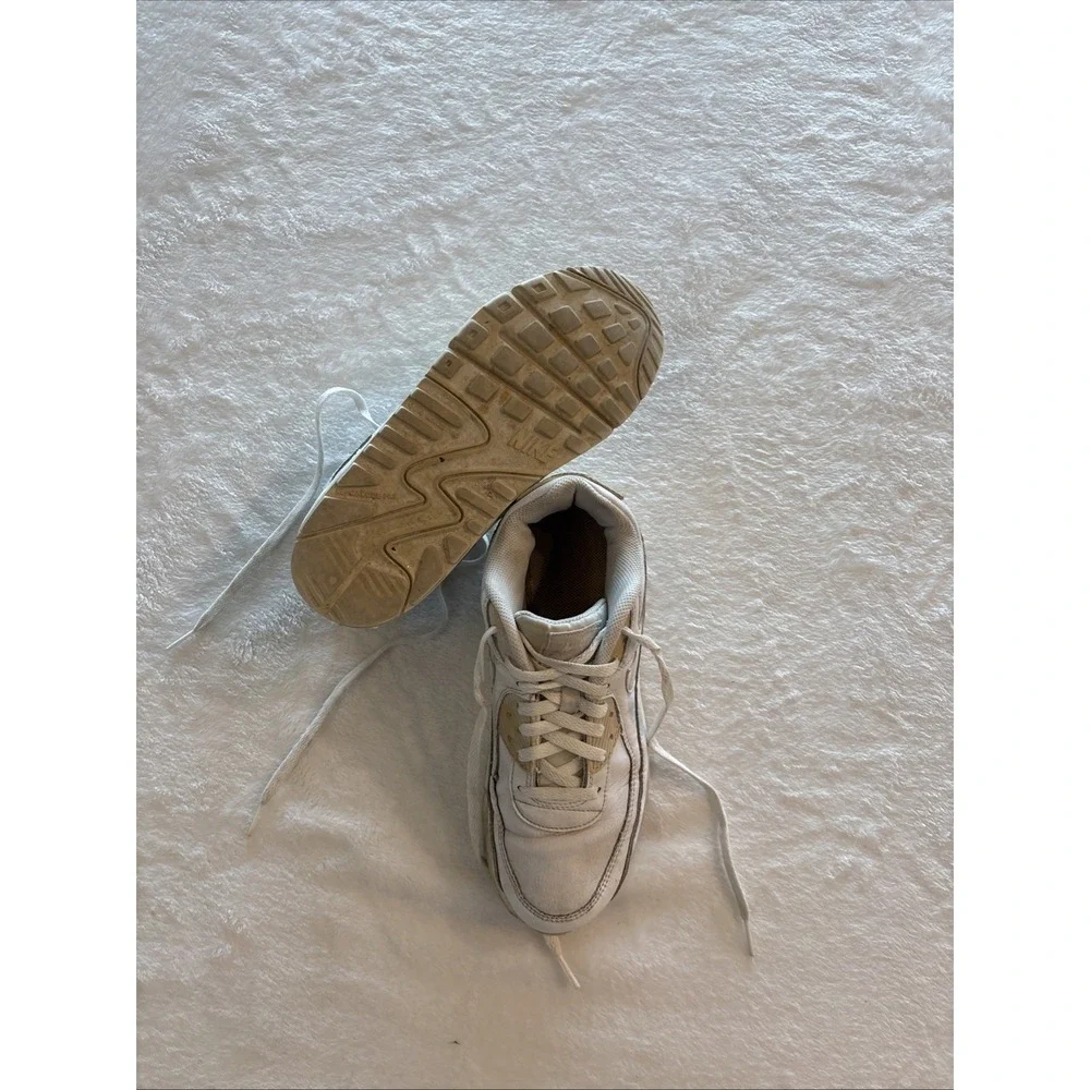 Nike air max 90 youth unisex size 7 Y triple all white athletic shoes sneakers